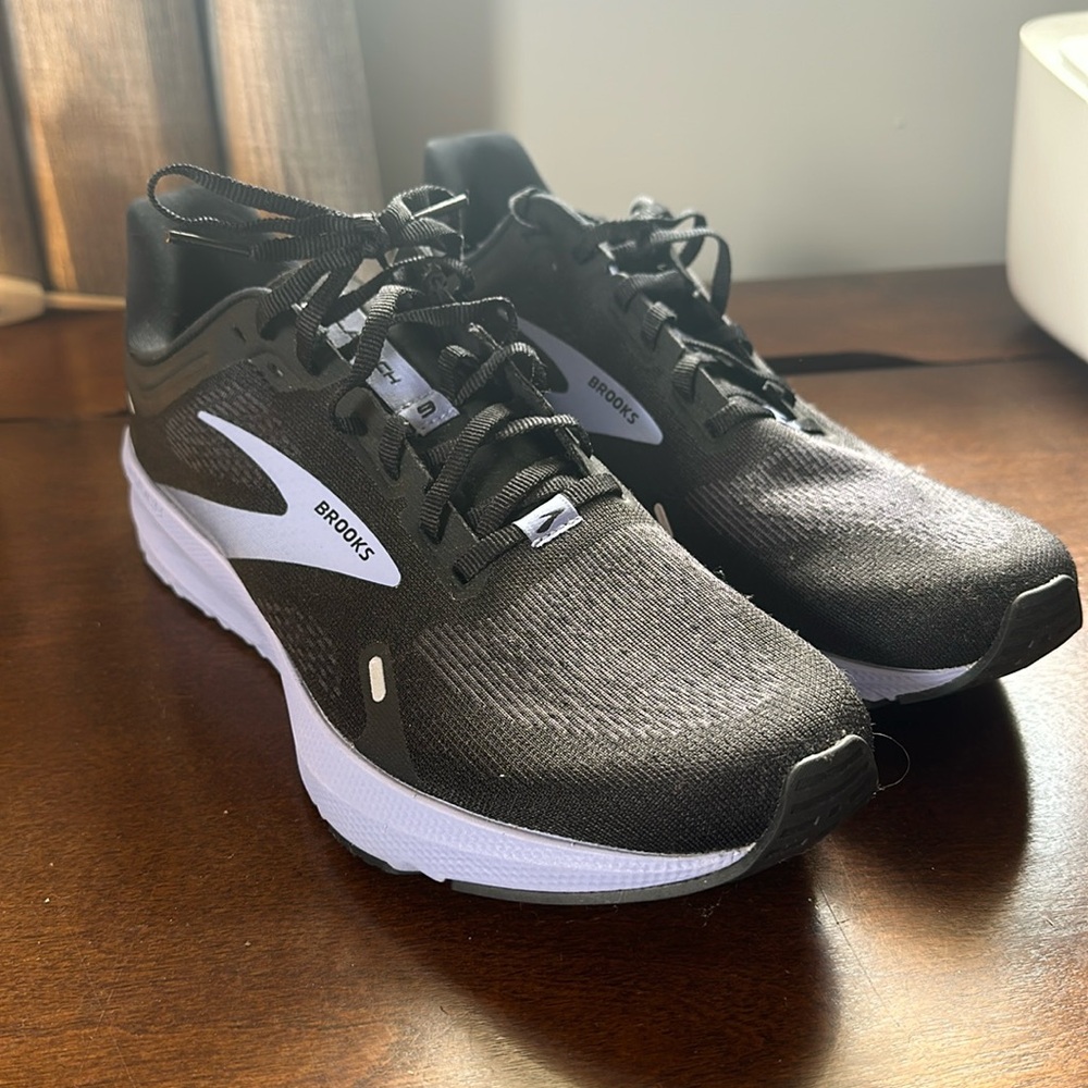 Brooks Launch 9 NWOT